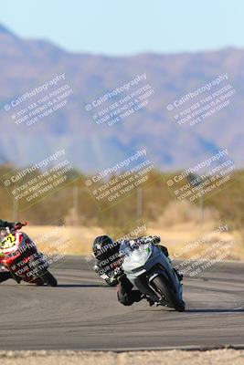 media/Jan-10-2025-CVMA Friday Practice (Fri) [[489e0da257]]/Group 4 and Trackday/Session 5 (Turn 7)/